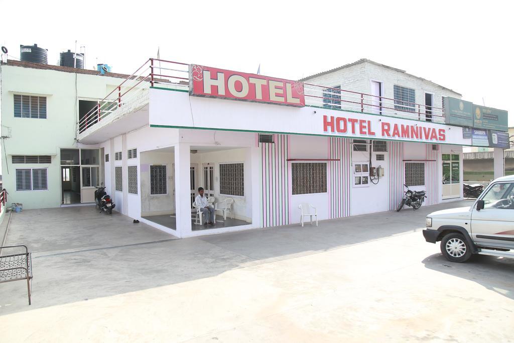 Hotel Ramnivas Udaipur Esterno foto