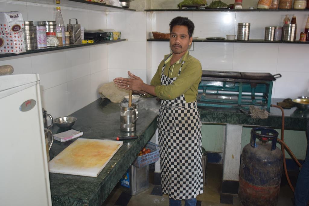 Hotel Ramnivas Udaipur Esterno foto