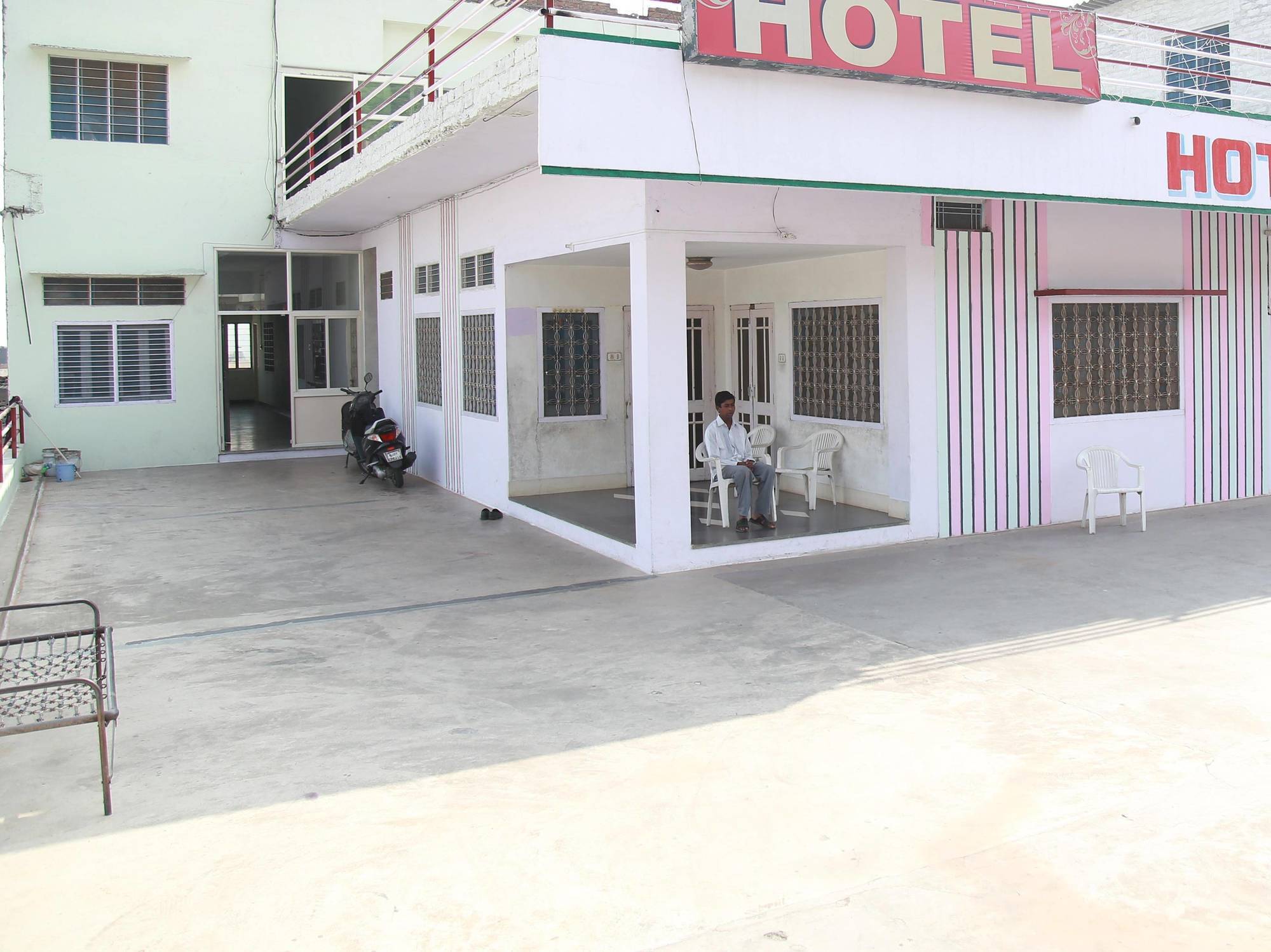 Hotel Ramnivas Udaipur Esterno foto